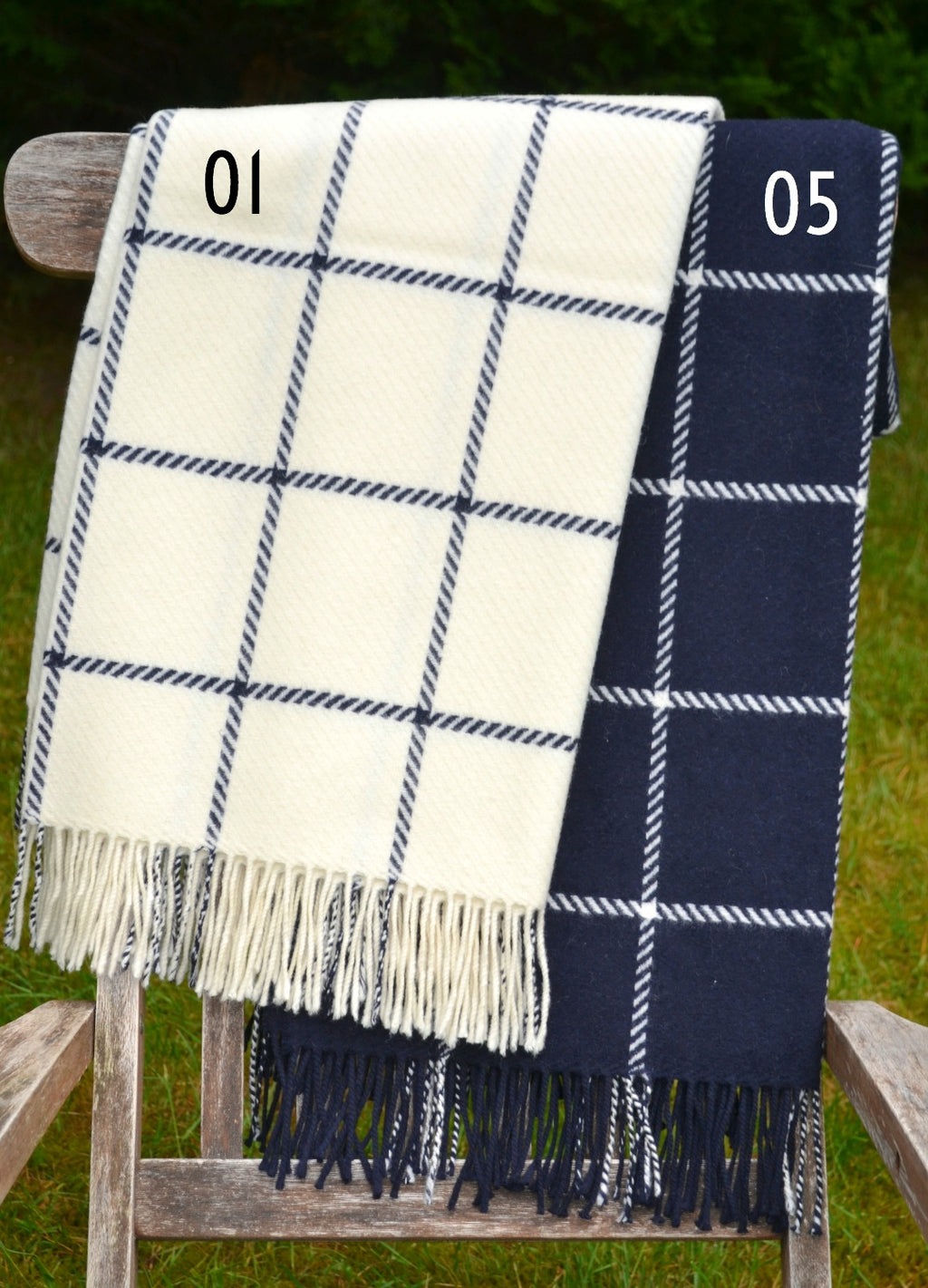 Wolldecke im Karomuster in weiß / blau - maritimer Look