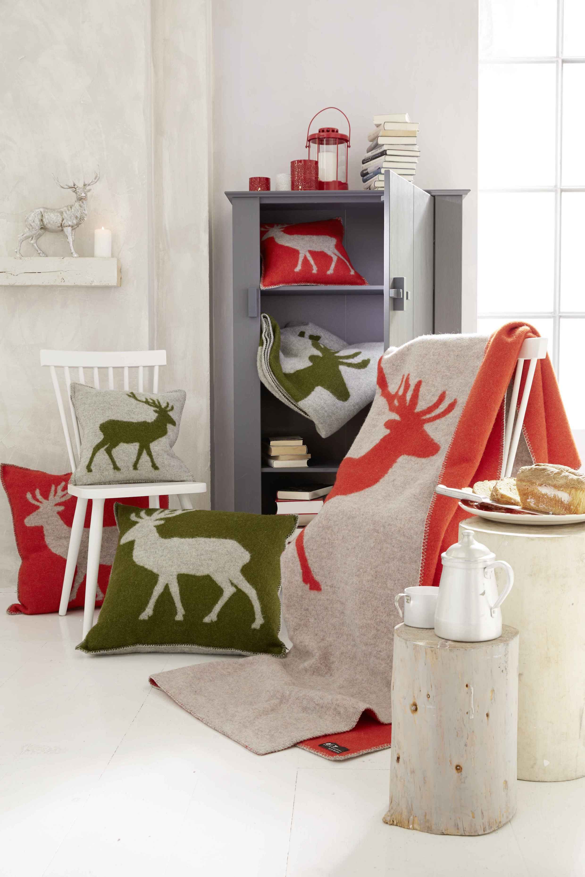 Schurwolldecke mit Hirsch Motiv in vielen verschiednen Farben 